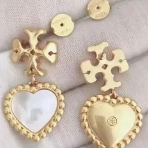 Authentic Tory Burch Nature Shell Roxanne Heart Shaped Gold Plated MOP Earrings - Picture 4 of 9